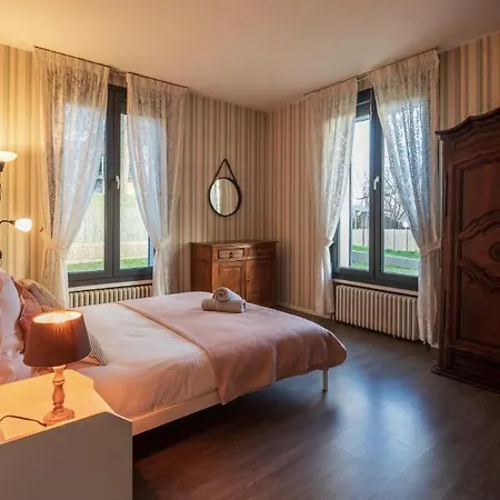 Апартаменты Maison Les Deux Cedres, 6ch, Vue Sublime & Jardin - Propriete Partagee Шарлевиль-Мезьер